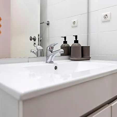 Amazing In Downtown By Lovelystay Apartman Porto