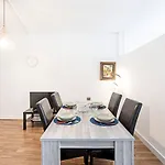 Amazing In Downtown By Lovelystay Apartment Porto